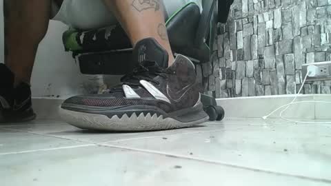 Snapshot of srfindomfeet_ chatting on 27, 9, 2025 sr master cum its my old account online show from 27, 9, 2025
