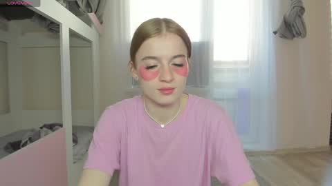 Snapshot of stacey_brow chatting on 3, 4, 2026 stacey online show from 3, 4, 2026