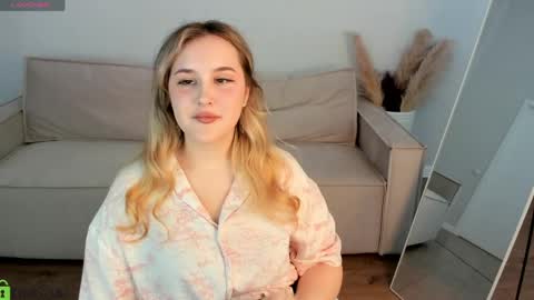 Snapshot of stacey_dawson chatting on 27, 4, 2026 Stacey online show from 27, 4, 2026