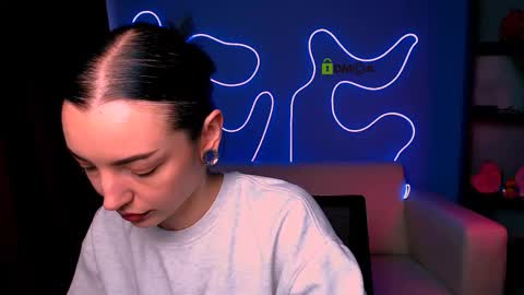 Snapshot of stacey_queen chatting on 15, 12, 2025 stacey_queen online show from 15, 12, 2025