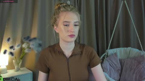 Snapshot of stacy_riiver chatting on 24, 4, 2026 Stacy Mon Tue Wed Thu Fri Sun GMT GMT 3 1000am - 0400pm online show from 24, 4, 2026