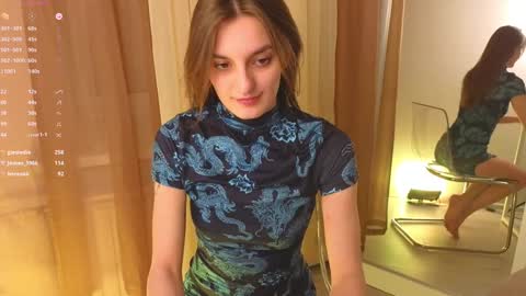 Sexy lips online show from 19, 1, 2025