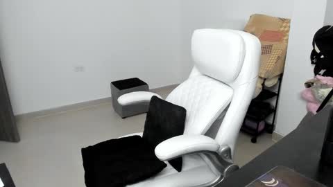 Zulma Yisset online show from 18, 1, 2025