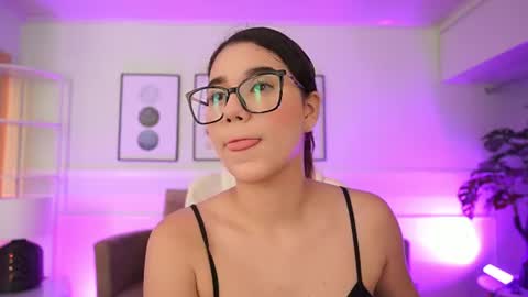stacycooper_ online show from 6, 7, 2026