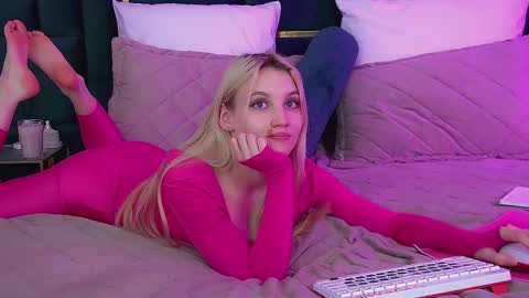 Snapshot of stacyevancesss chatting on 11, 11, 2025 StacyEvances online show from 11, 11, 2025