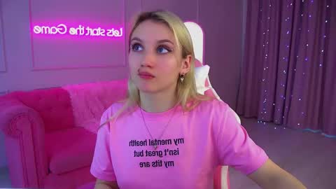 Snapshot of stacyevancesss chatting on 14, 11, 2025 StacyEvances online show from 14, 11, 2025