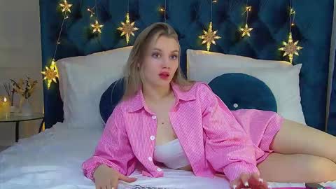 Snapshot of stacyevancesss chatting on 30, 11, 2025 StacyEvances online show from 30, 11, 2025