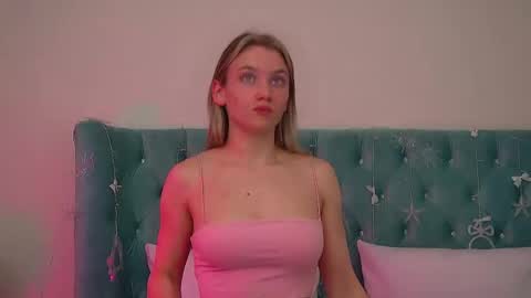 Snapshot of stacyevancesss chatting on 17, 12, 2025 StacyEvances online show from 17, 12, 2025