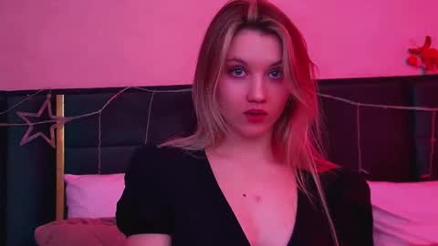 Snapshot of stacyevancesss chatting on 21, 12, 2025 StacyEvances online show from 21, 12, 2025