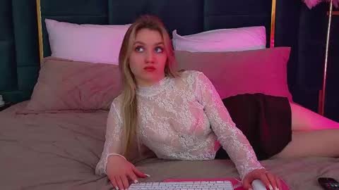 Snapshot of stacyevancesss chatting on 6, 2, 2026 StacyEvances online show from 6, 2, 2026