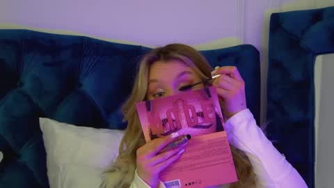 Snapshot of stacyevancesss chatting on 9, 2, 2026 StacyEvances online show from 9, 2, 2026