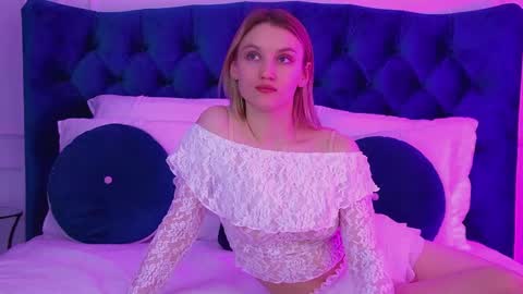 Snapshot of stacyevancesss chatting on 7, 3, 2026 StacyEvances online show from 7, 3, 2026