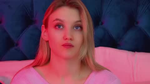 Snapshot of stacyevancesss chatting on 8, 3, 2026 StacyEvances online show from 8, 3, 2026