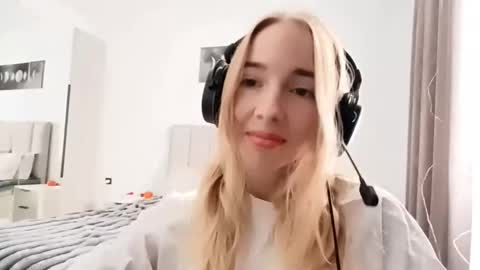 Mila online show from 6, 2, 2026