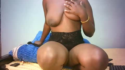 Snapshot of stacyweet chatting on 19, 12, 2025 Stacysweet chocolate online show from 19, 12, 2025