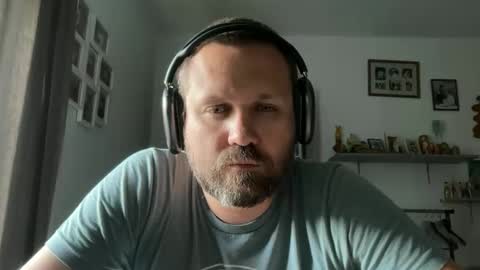 Snapshot of stadtneurotiker chatting on 26, 4, 2026 Peter online show from 26, 4, 2026