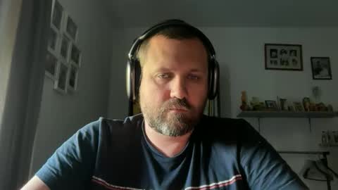 Snapshot of stadtneurotiker chatting on 27, 4, 2026 Peter online show from 27, 4, 2026
