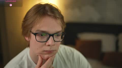 Snapshot of star_drive chatting on 26, 4, 2026 star_drive online show from 26, 4, 2026