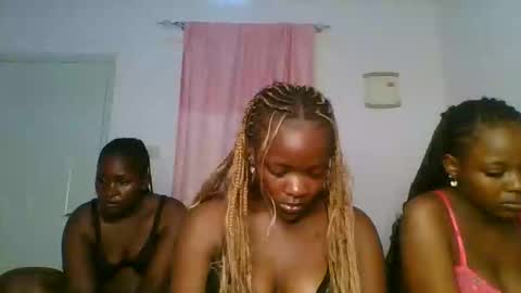 Snapshot of stargirl_lia chatting on 5, 5, 2026 lia online show from 5, 5, 2026