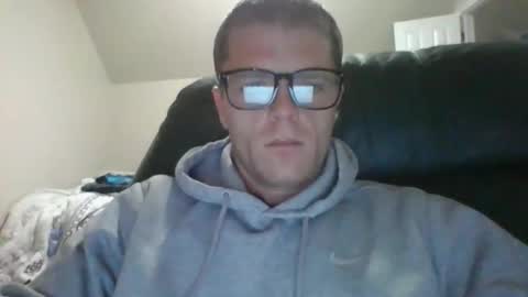 Snapshot of starglow33 chatting on 18, 12, 2025 daddy300 online show from 18, 12, 2025