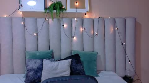 M O O N  online show from 21, 4, 2026