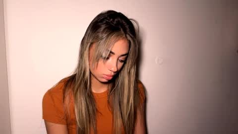 Mia online show from 6, 4, 2026