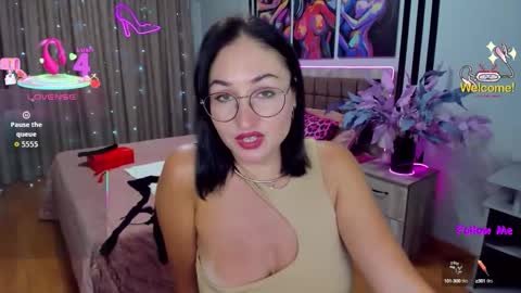 Snapshot of stefanawinter chatting on 4, 10, 2025 StefanaWinter online show from 4, 10, 2025