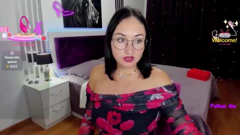 Snapshot of stefanawinter chatting on 8, 10, 2025 StefanaWinter online show from 8, 10, 2025