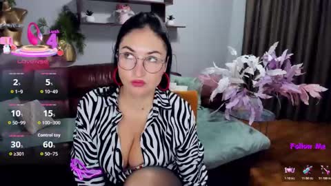 Snapshot of stefanawinter chatting on 18, 11, 2025 StefanaWinter online show from 18, 11, 2025