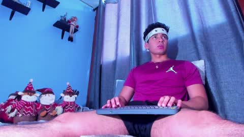Snapshot of stefann_salvatore chatting on 4, 1, 2025 Stefann Salvatore online show from 4, 1, 2025