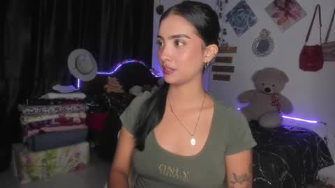 Snapshot of stefanny_pllus chatting on 20, 2, 2025 Im MiaIts my first day here online show from 20, 2, 2025