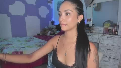 Snapshot of stefanny_pllus chatting on 5, 3, 2025 Im MiaIts my first day here online show from 5, 3, 2025
