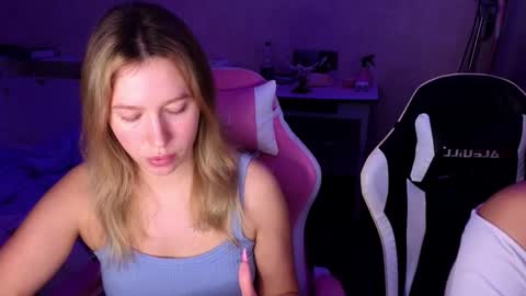 Snapshot of stefany_and_bettany chatting on 3, 12, 2025 stefany_and_bettany online show from 3, 12, 2025