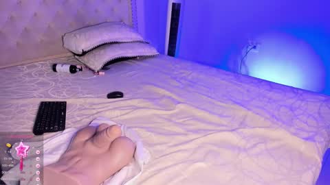 steffany_lopez_ online show from 8, 2, 2025