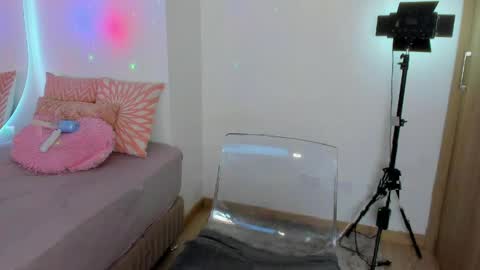 Snapshot of stella__white chatting on 14, 4, 2026 Yuli online show from 14, 4, 2026