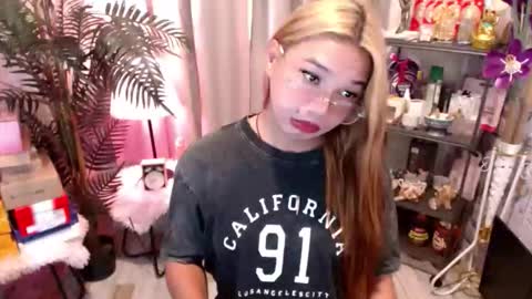 Snapshot of stellaxtemptationx chatting on 17, 4, 2026 Stella sweet online show from 17, 4, 2026