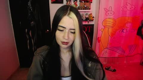 Snapshot of stephani_rousso chatting on 7, 4, 2026 joha cosmo online show from 7, 4, 2026