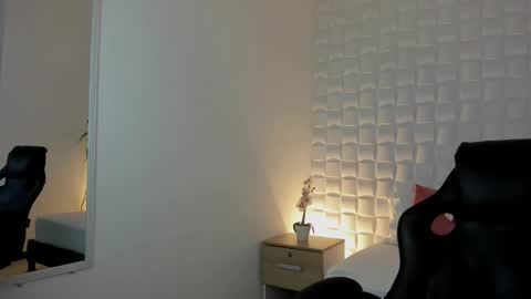 S T E P H A N Y A online show from 9, 1, 2025