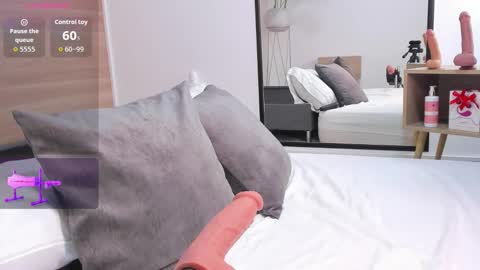 S T E P H A N Y A online show from 9, 10, 2025