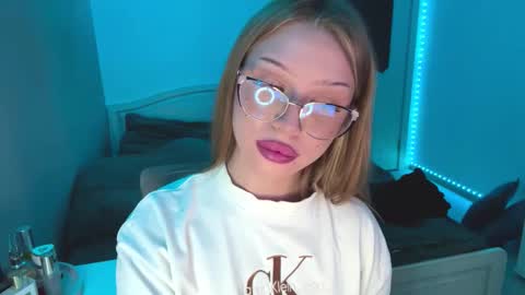 Snapshot of stepheniesemans chatting on 11, 3, 2026 Stef online show from 11, 3, 2026