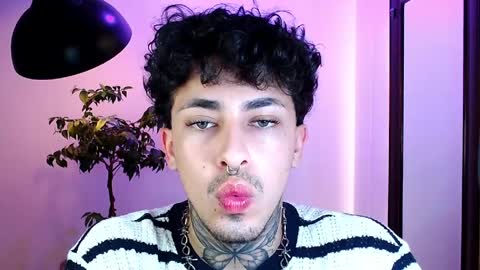 Snapshot of stevennavarro chatting on 4, 4, 2026 Daniel Steven Navarro online show from 4, 4, 2026