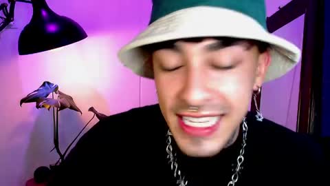 Snapshot of stevennavarro chatting on 5, 4, 2026 Daniel Steven Navarro online show from 5, 4, 2026