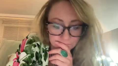 Snapshot of steviegirl4u chatting on 26, 10, 2025 StevieGirl4U online show from 26, 10, 2025