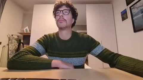 Snapshot of sti270452 chatting on 13, 11, 2025 Jenk online show from 13, 11, 2025