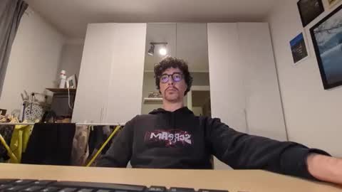 Snapshot of sti270452 chatting on 24, 11, 2025 Jenk online show from 24, 11, 2025