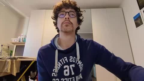 Snapshot of sti270452 chatting on 22, 12, 2025 Jenk online show from 22, 12, 2025