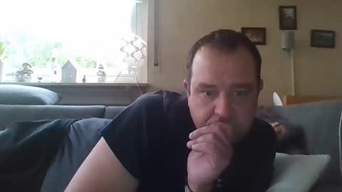 Snapshot of stoned1983 chatting on 4, 12, 2025 stoned1983 online show from 4, 12, 2025