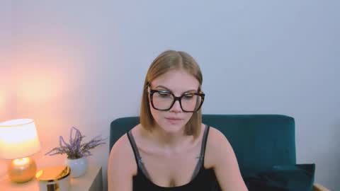 Snapshot of stormigold chatting on 6, 4, 2026 Stormi online show from 6, 4, 2026