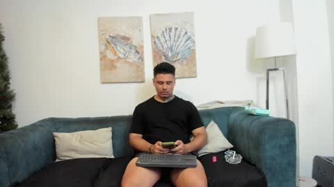 straight__friends online show from 8, 4, 2026