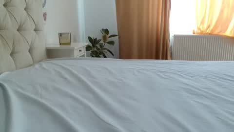 Vivian online show from 24, 2, 2025